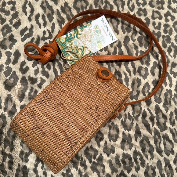 RATTAN PHONE CROSSBODY CASE 8” X 4” HAND MADE IN INDONESIA FULLY LINED INTERIOR - Picture 4 of 11